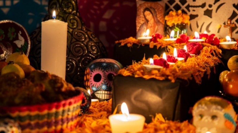 Más allá de las calabazas: Celebrando el legado de los santos